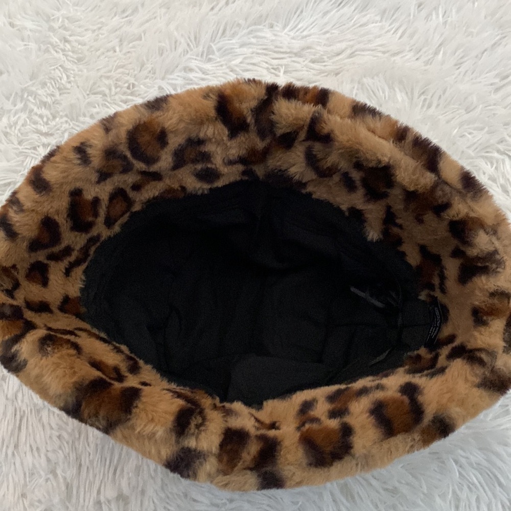 NWOT furry cheetah plush bucket hat - Picture 4 of 6